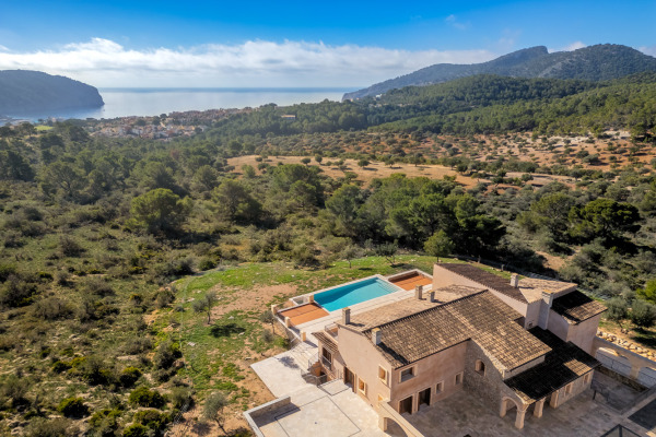 Stately newly built villa with stunning sea views in Camp de Mar image 2