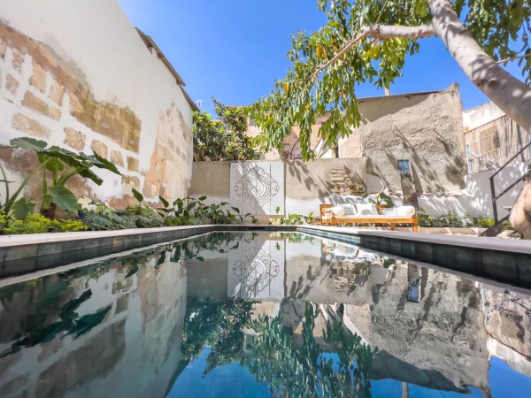 Renovated townhouse with 2 residential units and ETV license for 8 people