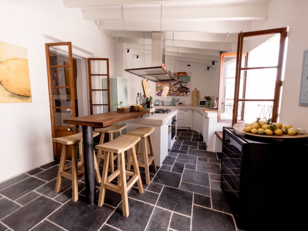 Renovated townhouse with 2 residential units and ETV license for 8 people image 3