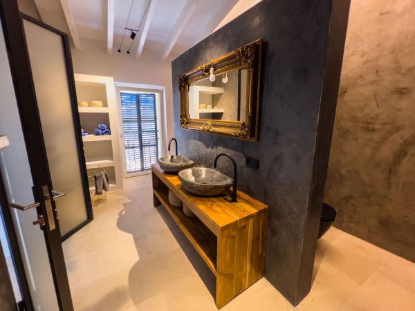 Renovated townhouse with 2 residential units and ETV license for 8 people image 6