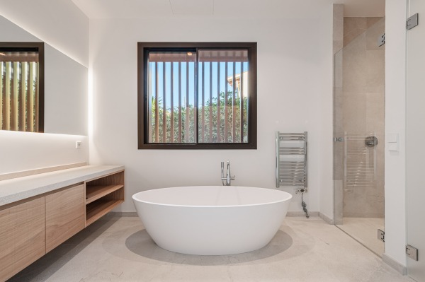 Elegant luxury villa in a privileged location with impressive sea views image 7