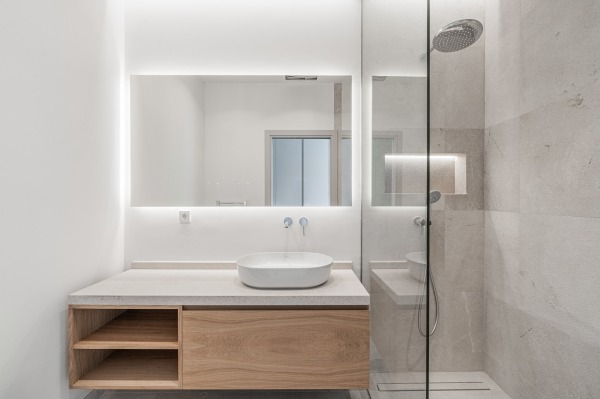 Elegant luxury villa in a privileged location with impressive sea views image 8