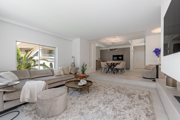 High quality modernized penthouse in an exclusive seafront complex image 5