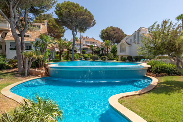 High quality modernized penthouse in an exclusive seafront complex image 11