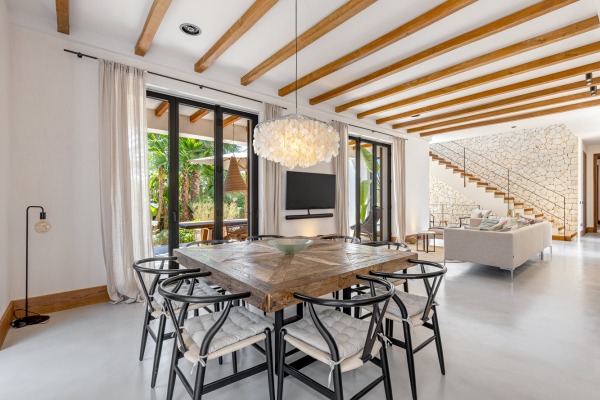 Modern luxury villa with sea views and state-of-the-art facilities image 5