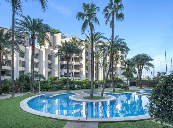 Sea view penthouse with private roof terrace directly on the Paseo Marítimo