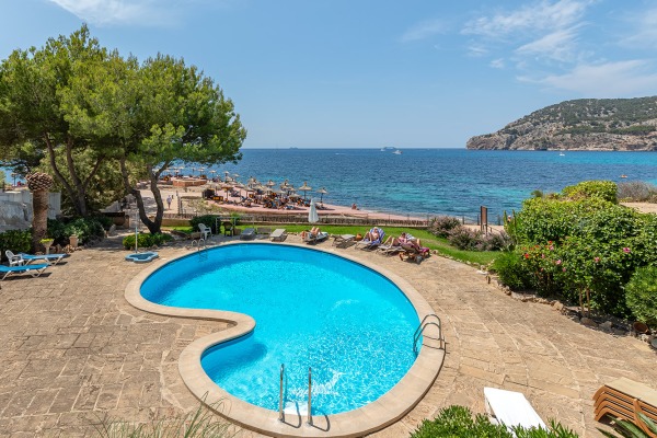 Fantastic seafront apartment in Camp de Mar