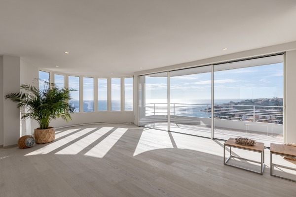 Completely renovated penthouse with stunning sea views image 2