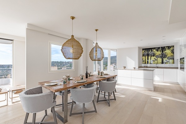 Completely renovated penthouse with stunning sea views image 3