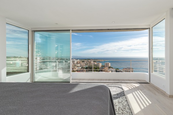 Completely renovated penthouse with stunning sea views image 6