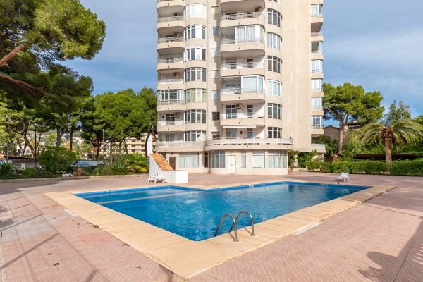 Completely renovated penthouse with stunning sea views image 11