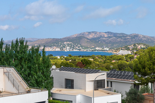 Modern luxury villa with sea views in Santa Ponsa image 2