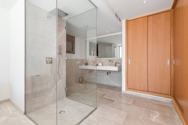 Modern luxury villa with sea views in Santa Ponsa image 11