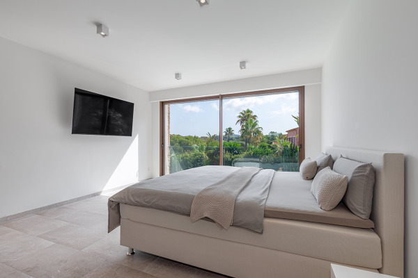 Modern luxury villa with sea views in Santa Ponsa image 12