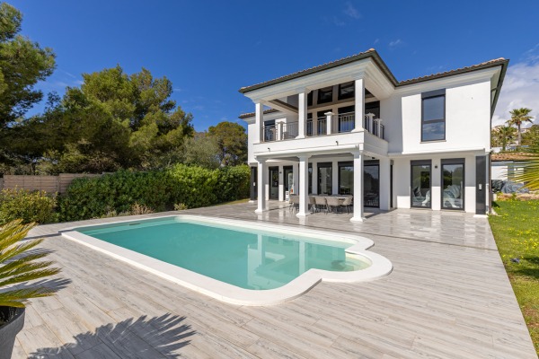 Exclusive villa with pool in Santa Ponsa on the southwest coast image 2