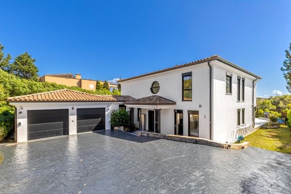 Exclusive villa with pool in Santa Ponsa on the southwest coast image 3