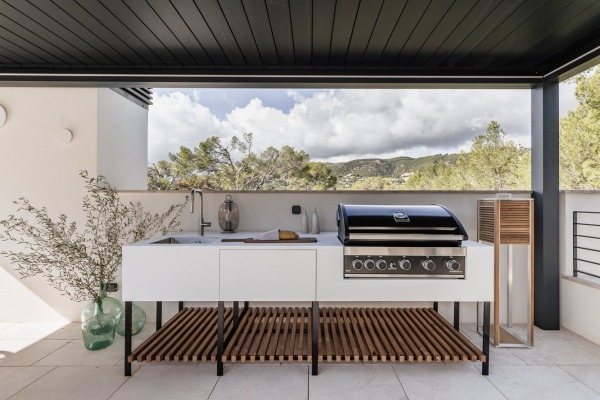 New sea view penthouse with Italian flair and state-of-the-art technology image 12