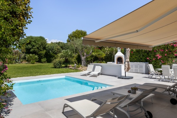 Mediterranean villa with private pool directly on the golf course image 3