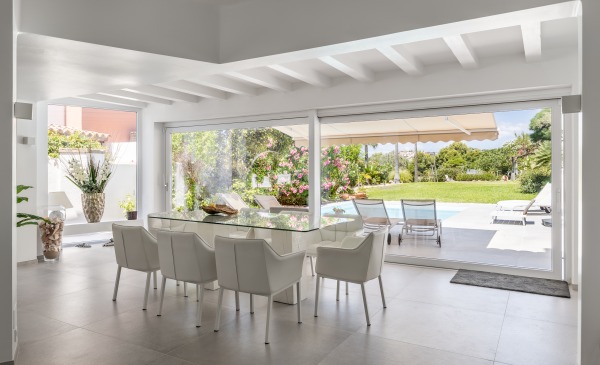 Mediterranean villa with private pool directly on the golf course image 5