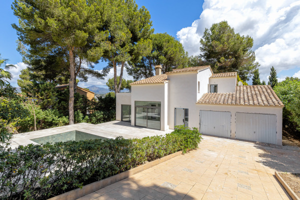 Completely renovated villa with holiday rental licence in Santa Ponsa image 4