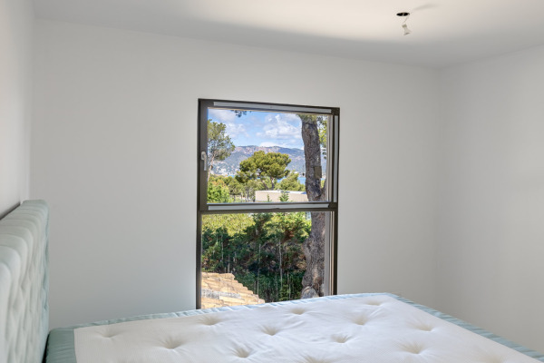 Completely renovated villa with holiday rental licence in Santa Ponsa image 10