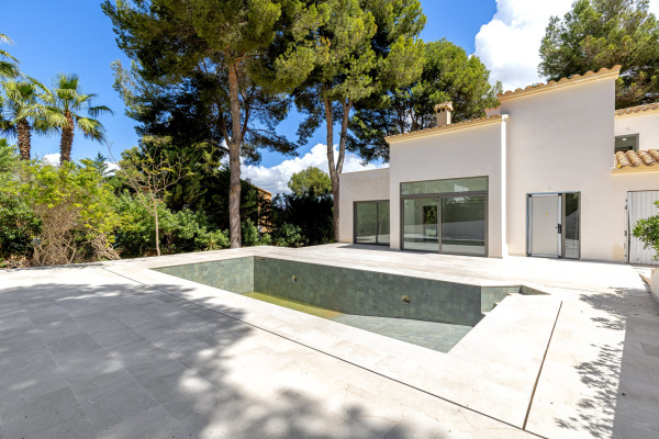 Completely renovated villa with holiday rental licence in Santa Ponsa image 11