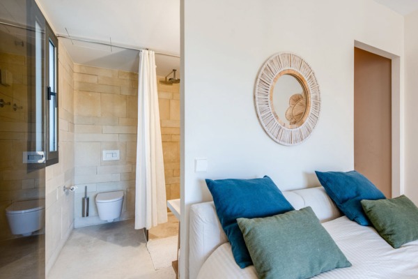 Modern, furnished apartment in a small residential complex in Cala Mayor image 5