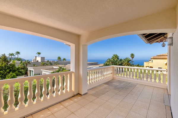 Mediterranean villa with sea views near the Maioris golf course