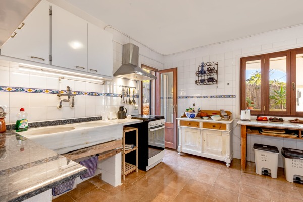 Mediterranean villa with south-west orientation directly by the sea image 8