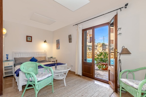 Mediterranean villa with south-west orientation directly by the sea image 9