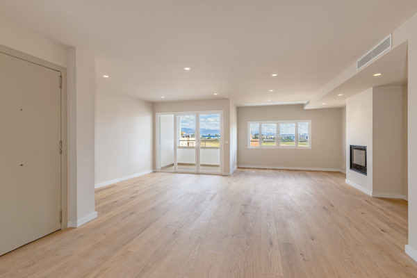 Completely modernised apartment in a popular location in El Molinar / Portixol image 2