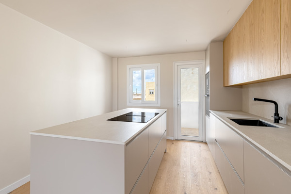 Completely modernised apartment in a popular location in El Molinar / Portixol image 5