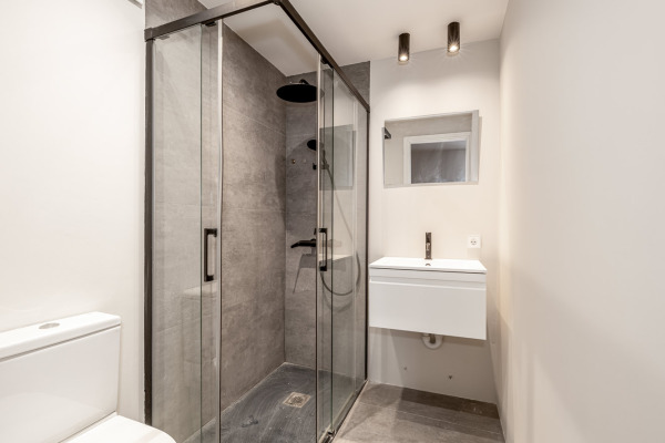 Completely modernised apartment in a popular location in El Molinar / Portixol image 10