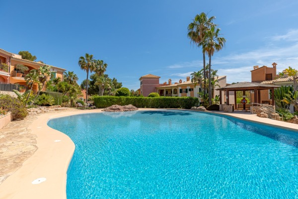 Elegant garden apartment with south-facing terrace in Golf Santa Ponsa image 2