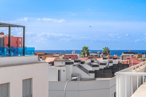 Modern new-build house with sea views in a prime location in Portixol image 2