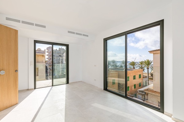 New penthouse with private pool in central beach location on Playa de Palma image 12