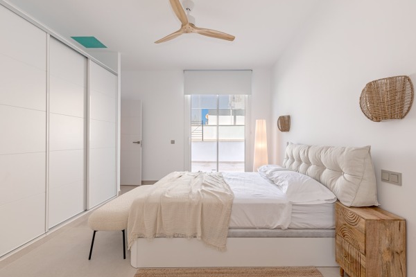 Like-new apartment with a private pool available for long-term rent image 9