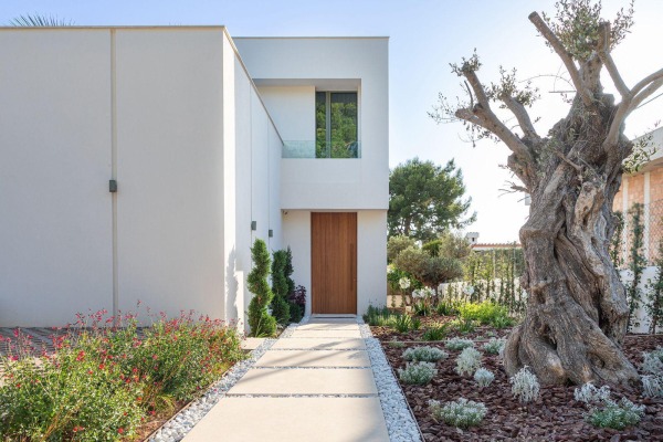 Modern, luxury new-build villa in a sought-after location in Santa Ponsa image 3