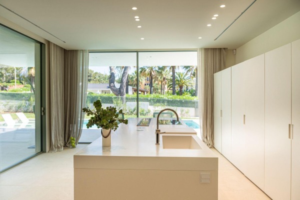 Modern, luxury new-build villa in a sought-after location in Santa Ponsa image 7