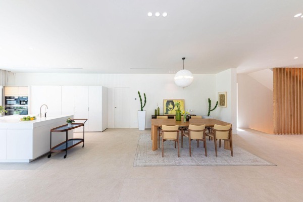 Modern, luxury new-build villa in a sought-after location in Santa Ponsa image 10