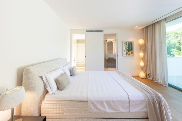 Modern, luxury new-build villa in a sought-after location in Santa Ponsa image 12