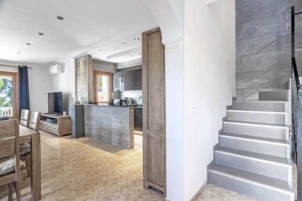 Semi-detached house with two residential units and shared pool image 9