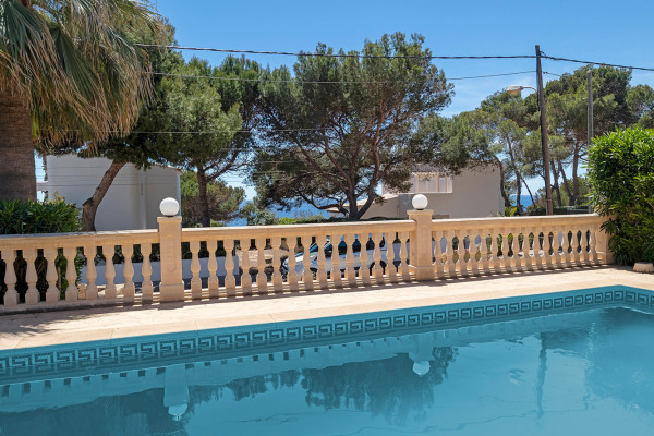 Semi-detached house with two residential units and shared pool image 12