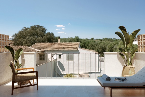 Modern, new-build terraced townhouse with a private pool in Ariany image 3