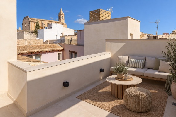 High-quality renovated townhouse with pool in the heart of Santanyí