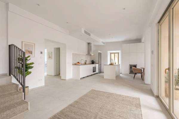 High-quality renovated townhouse with pool in the heart of Santanyí image 4