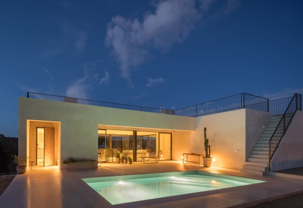 Modern new villas with pool close to the beach in Cala Murada