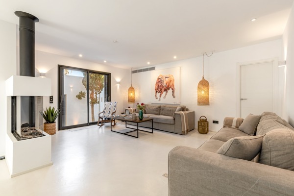 Semi-detached house with holiday rental license and partial sea views image 4