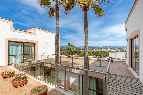 Exceptional villa with beautiful panoramic views in Santa Ponsa image 3