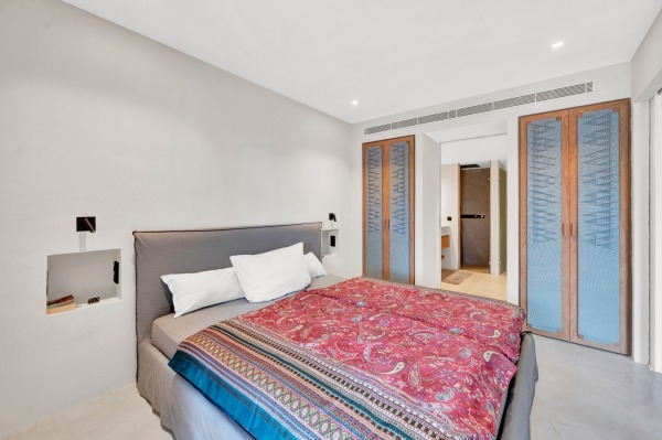 Renovated apartment in an exclusive residential complex right by the sea image 10